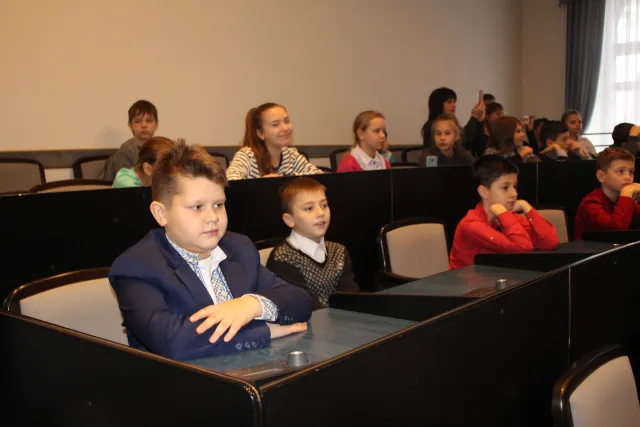 П'ятикласники НВК №10 відвідали екскурсію у Хмельницькій міській раді — фото 5