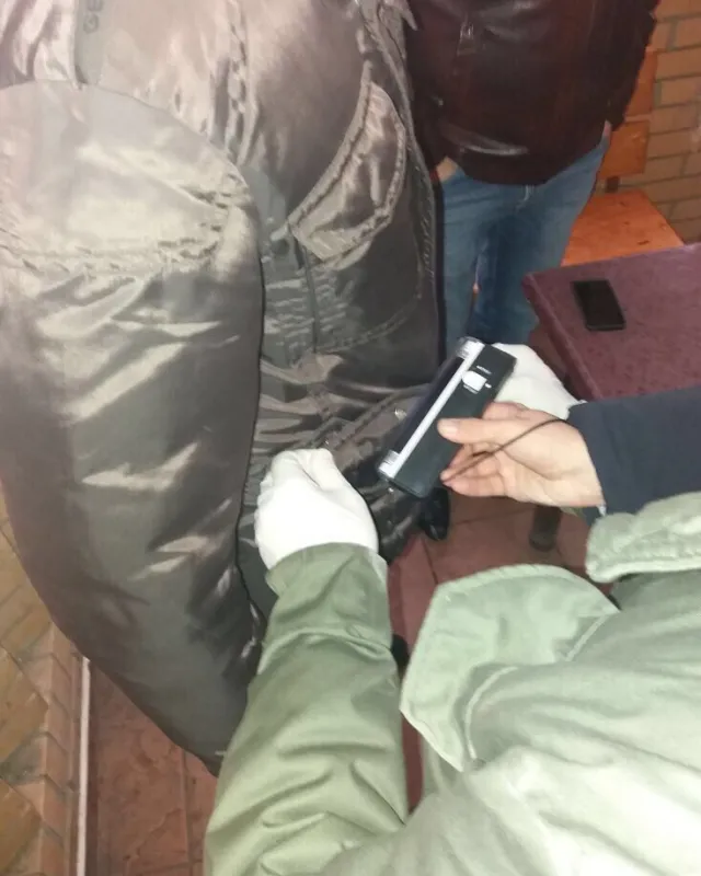 На Хмельниччині правоохоронці затримали посадовця Держгеокадастру, який отримав 10 тисяч гривень хабара — фото 1
