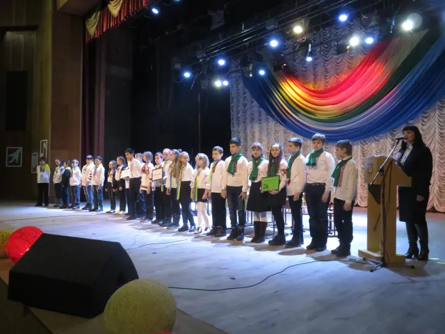 Хмельницькі школярі показали відмінні знання з місцевого самоврядування на брейн-рингу «Моя позиція» — фото 11