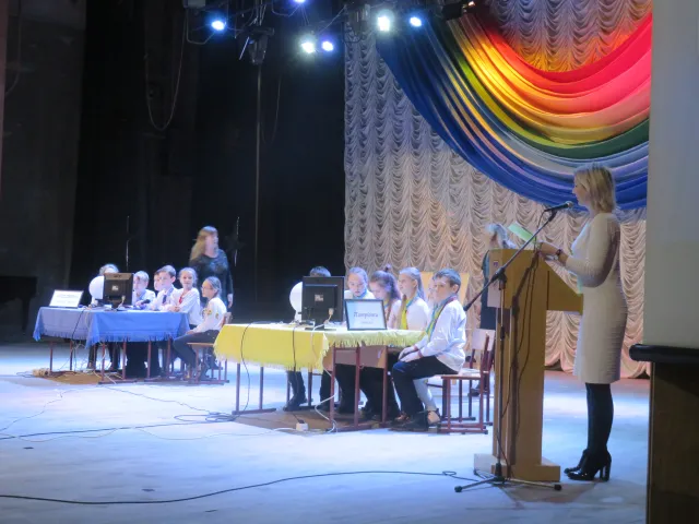 Хмельницькі школярі показали відмінні знання з місцевого самоврядування на брейн-рингу «Моя позиція» — фото 7
