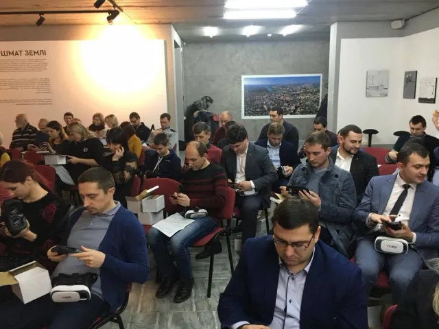 Учреждения культуры Хмельницкого получили 3D-очки для прогулки «Небесным Проскуровом» — фото 1