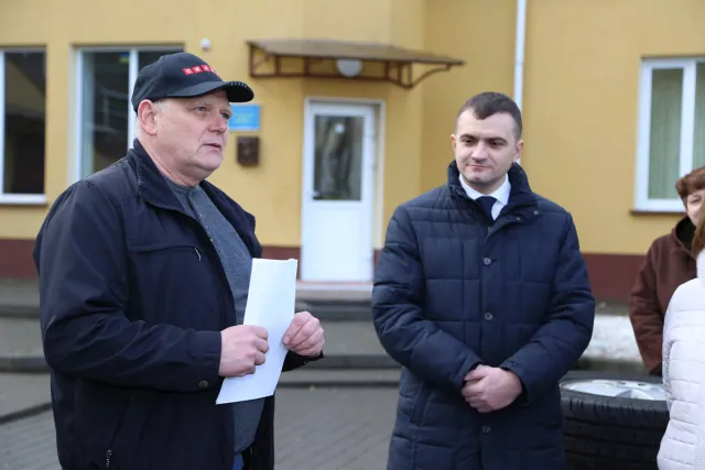 Хмельницька міська дитяча лікарня отримала сучасний реанімобіль від норвезьких волонтерів — фото 2