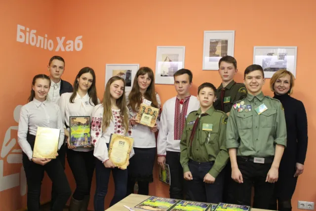 У хмельницькому БібліоХабі відбувся перший історичний батл «Об’єднай Україну» — фото 3