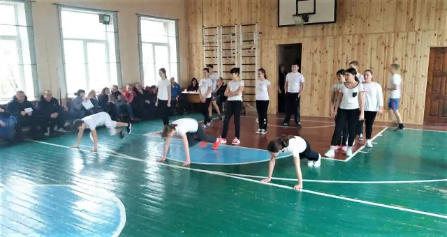 Інновації на уроках фізкультури: в Хмельницькій гімназії №1 ім. В. Красицького втілюють проект «JuniorZ» — фото 1