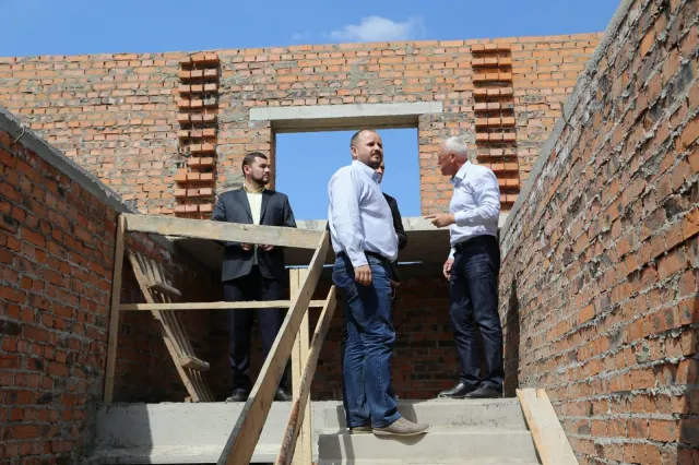 На Озерній триває будівництво НВК вартістю 100 мільйонів гривень — фото 2