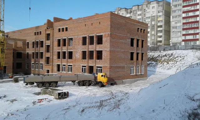 На Озерній триває будівництво НВК вартістю 100 мільйонів гривень — фото 4