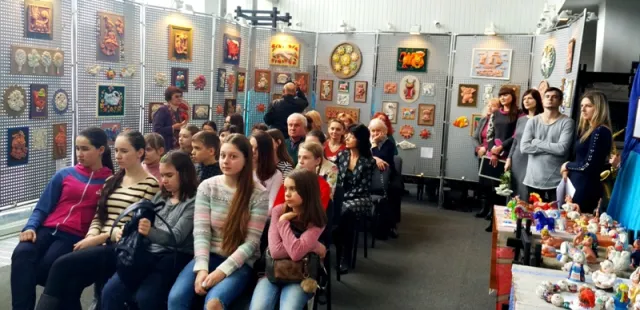 У Хмельницькому відкрили художню виставку «Світ кераміки руками дітей» — фото 3