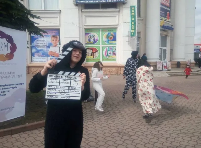 В Хмельницком устроили веселый пижамный забег ко Дню смеха — фото 1