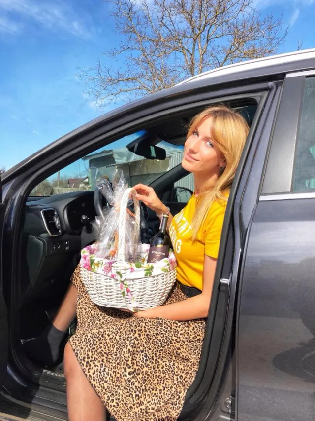 Леся Нікітюк влаштувала СПА-салон, а Олександр Педан залишився вдома з дітьми та дружиною: як зірки шоу-бізнесу відзначали Великдень — фото 1
