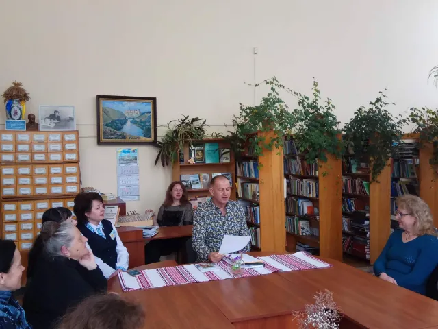 Презентації книг та зустрічі з письменниками: у Хмельницькому відбувся форум «Книжкова весна» — фото 4