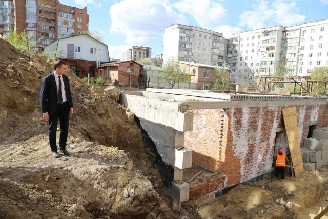 На улице Водопроводной достраивают новое помещение УВК №10 — фото 2