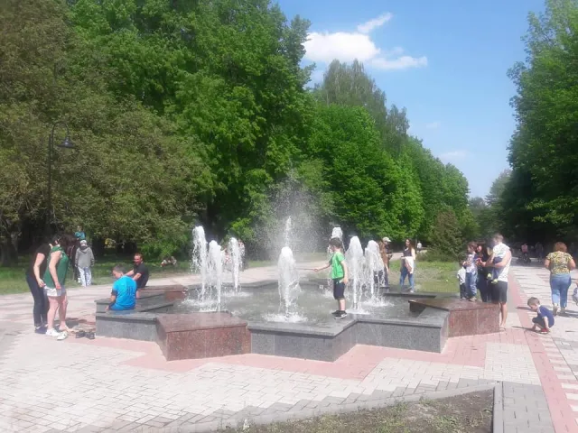 У Хмельницькому запустили фонтани — фото 3