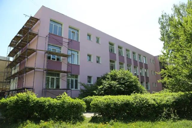 Заміна вікон та утеплення фасадів: у Хмельницькому триває термомодернізація закладів освіти і медицини — фото 6