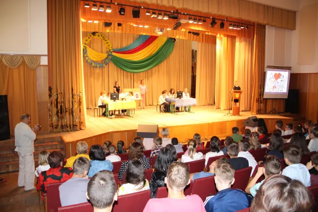 Учні школи №12 виграли сертифікат на екскурсію Верховною Радою України — фото 3