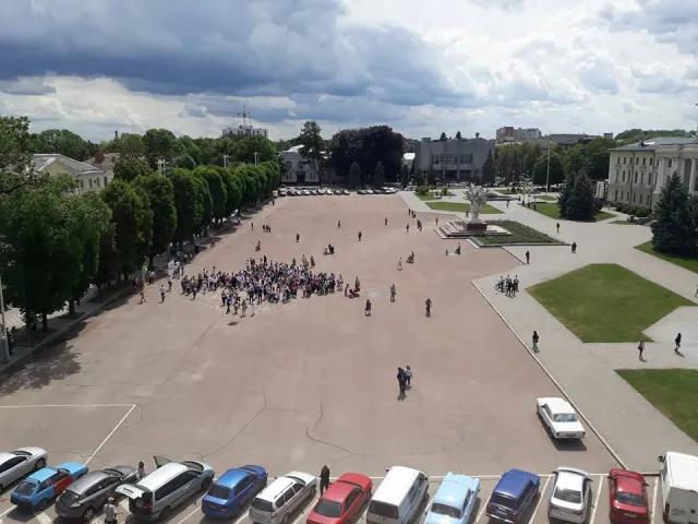 З нагоди Дня вишиванки хмельничани відтворили подільський орнамент — фото 2