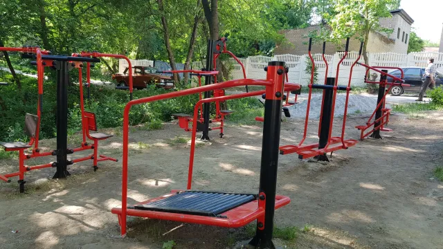 У Хмельницькому облаштували два майданчики для занять спортом на свіжому повітрі — фото 3