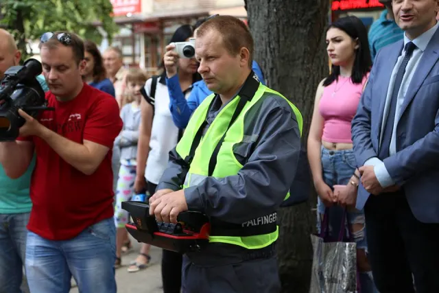 У Хмельницькому презентували два підземні сміттєві контейнери — фото 8