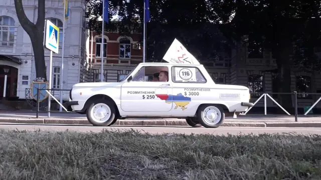 «Микола Запорожець» та поліція: у Хмельницькому влаштували акцію на підтримку доступного розмитнення автомобілів — фото 4