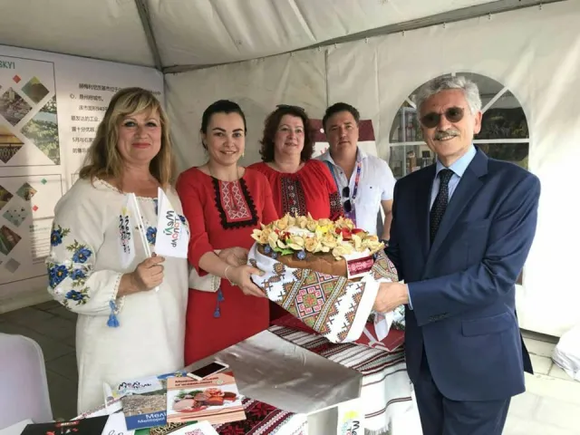 Продукція хмельницьких виробників представлена на Фестивалі їжі та культур Шовкового шляху у Китаї — фото 4