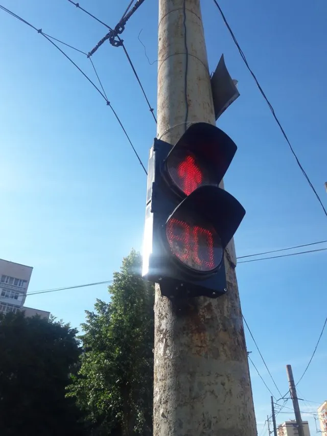 У мікрорайоні Озерна встановили новий світлофор — фото 1