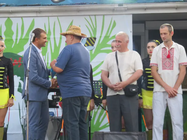Ярмарок меду, майстер-класи та концерти: у Хмельницькому відбувся фестиваль «Медовий Спас» — фото 3