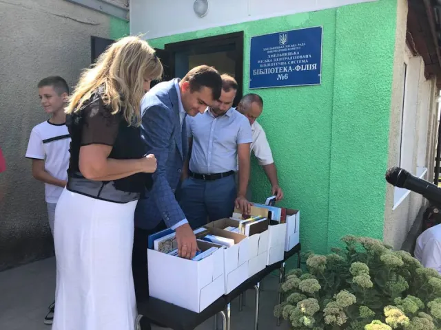 У мікрорайоні Лезневе відкрили оновлену бібліотеку — фото 5