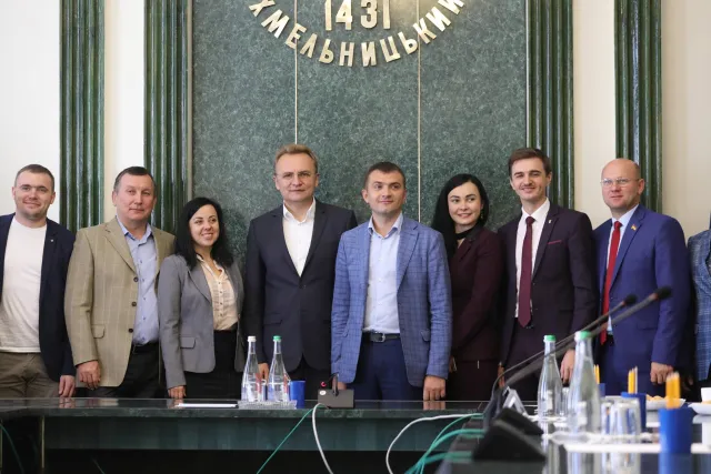 У рамках «Urban Talks» відбувся діалог та пошук дотиків партнерства між Хмельницьким та Львовом — фото 1