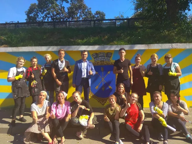У мікрорайоні Ружична з'явився новий мурал, який присвячений історичній архітектурі Хмельницького — фото 6