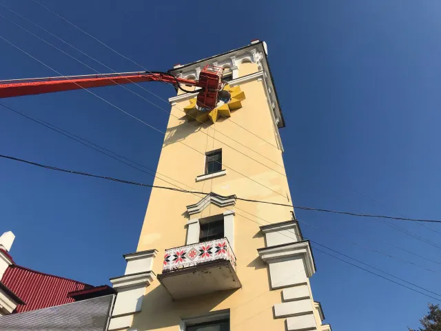 Годинник на вежі кінотеатру «Планета» демонтували — фото 1
