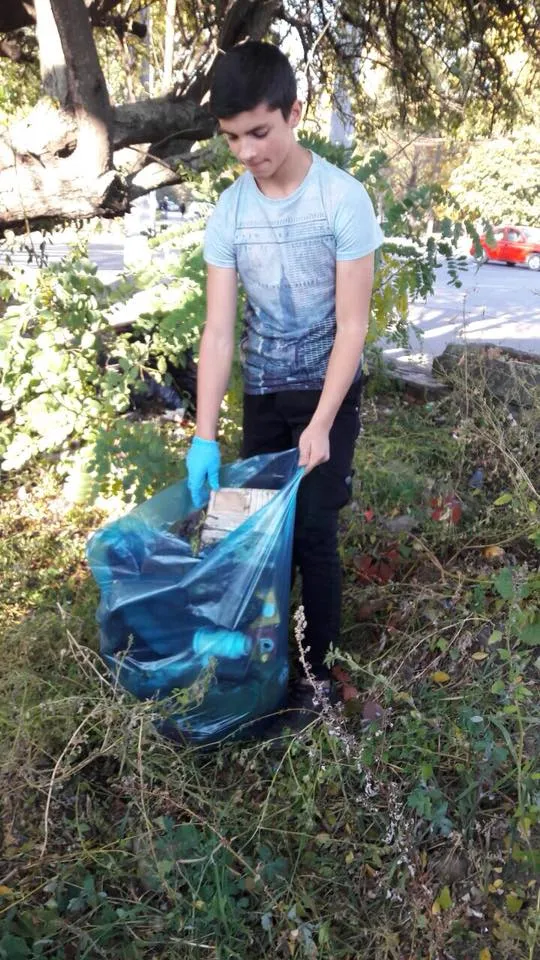 «Сделать Хмельницкий чище»: как студенты убирали мусор возле железной дороги — фото 3