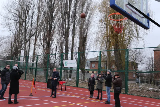 У мікрорайоні Гречани з'явились два нові спортивні майданчики — фото 3