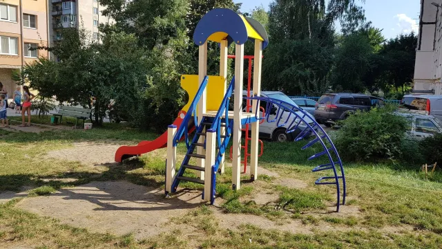 До кінця року у Хмельницькому облаштують 53 нових дитячих і спортивних майданчики — фото 1